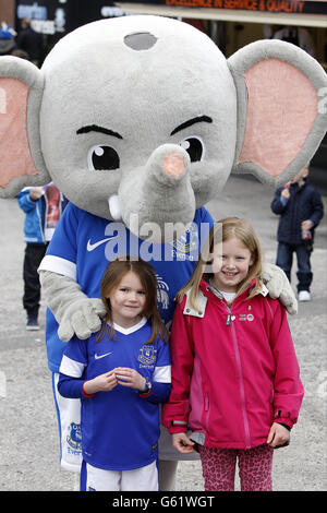 Soccer - Barclays Premier League - Everton v Queens Park Rangers - Goodison Park Stock Photo