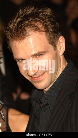 British actor Ralph Fiennes arrives for the film premiere of 'Red Dragon' at the Ziegfield theatre in New York City. *300403*actor Ralph Fiennes who is film fans top choice to be the next James Bond, according to a poll released today, April 30 2003.The brooding star of The English Patient and Schindler s List beat the likes of Colin Firth and Robbie Williams as the best man to play 007.Almost a quarter of people surveyed (24%) reckoned Fiennes would make the perfect replacement for current Bond Pierce Brosnan Stock Photo