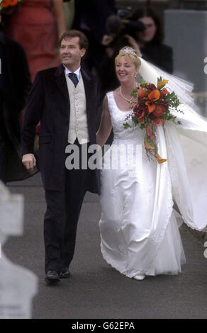 Irish country singer Daniel O'Donnell and his bride, Majella McLennan, outside St Mary's Church after they married, in Kincasslagh, Co. Donegal. Some 550 guests, including friends, family and neighbours, attended the traditional wedding. *... at the church on the water's edge in west Ireland. Stock Photo