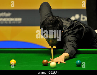 Snooker - Betfair World Championships - Day Five - The Crucible. Marco Fu during his first round match against Matthew Stevens during the Betfair World Championships at the Crucible, Sheffield. Stock Photo