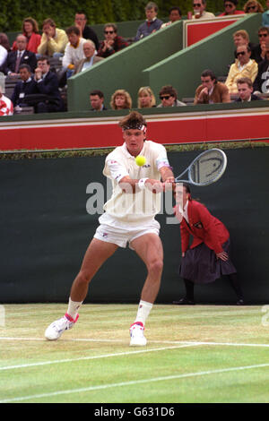 American tennis player David Wheaton, who beat fellow American Michael Chang, in action during the Stella Artois Championships at Queen's Club, London. Stock Photo