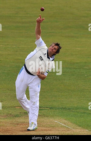 Cricket - LV= County Championship Division One - Day Two - Derbyshire v Nottinghamshire - The County Ground Stock Photo