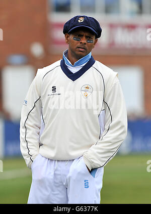 Cricket - LV= County Championship Division One - Day Two - Derbyshire v Nottinghamshire - The County Ground Stock Photo