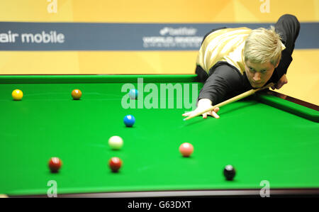 Snooker - Betfair World Championships - Day Six - The Crucible. Neil Robertson in action against Robert Milkins during the Betfair World Championships at the Crucible, Sheffield. Stock Photo