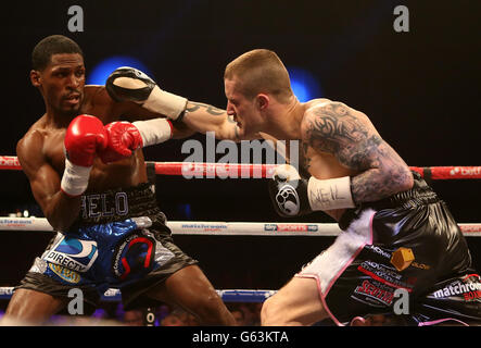 Boxing - WBO Lightweight Championship - Ricky Burns v Jose Gonzalez - Emirates Arena. Ricky Burns (right) in action against Jose Gonzalez during the WBO Lightweight bout at the Emirates Arena, Glasgow. Stock Photo