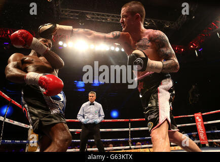 Boxing - WBO Lightweight Championship - Ricky Burns v Jose Gonzalez - Emirates Arena. Ricky Burns (right) in action against Jose Gonzalez during the WBO Lightweight bout at the Emirates Arena, Glasgow. Stock Photo