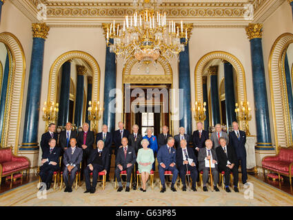 Queen Elizabeth II (front, centre) with members of the Order of Merit (front row left to right) Professor Sir Roger Penrose, Lord Foster of Thames Bank, the Revd. Professor Owen Chadwick, the Duke of Edinburgh, the Prince of Wales, Sir Michael Atiyah, Sir Anthony Caro, Sir Tom Stoppard (back row, left to right) Neil MacGregor, Sir Tim Berners-Lee, Lord Eames, Sir David Attenborough, Lord Rothschild, Lord May of Oxford, Baroness Boothroyd, Professor Sir Michael Howard, Lord Rees of Ludlow, the Right Honourable Jean Chretien, David Hockney and Lord Fellowes, in the Music Room, at Buckingham Stock Photo
