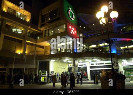 St David's Hall, Cardiff as fans arrive for the Manic Street Prechers gig for Carling Homecoming. Stock Photo