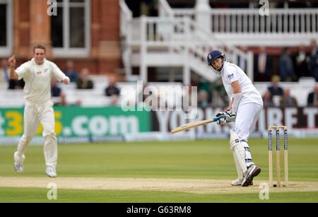New Zealand's Tim Southee (left) celebrates as England's Joe Root (right) is caught behind for 40 during the first test at Lord's Cricket Ground, London. Stock Photo