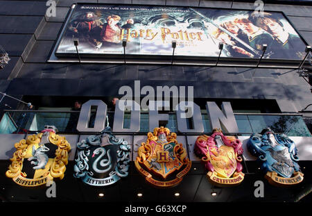 Actor Ross Kemp arrives for the celebrity film premiere of Harry Potter and  the Chamber of Secrets at the Odeon Leicester Square in London's West End  Stock Photo - Alamy