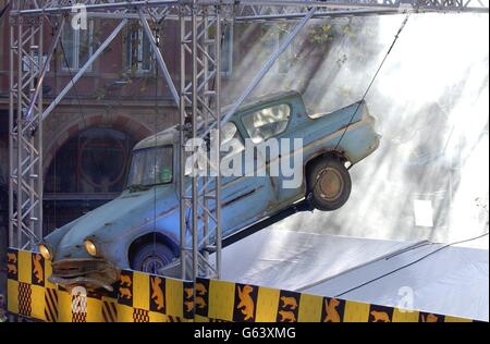 Harry potter car hi-res stock photography and images - Alamy