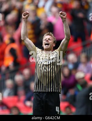 Soccer - npower Football League Two - Play Off - Final - Bradford City v Northampton Town - Wembley Stadium. Bradford City's Ricky Ravenhill celebrates after the final whistle Stock Photo