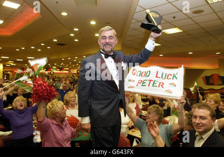 Bingo caller Peter Lewis Stock Photo