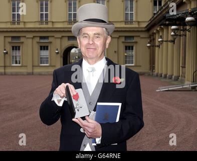 Peter Harvey, former reporter with the Sheffield Star, stands outside Buckingham Palace after receiving a MBE from Her Majesty, Queen Elizabeth II. Stock Photo