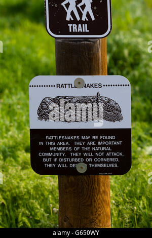 Warning sign for the Prairie Rattlesnake along hiking trail at Gateway Mesa Open Space Park, Castle Rock Colorado US. Stock Photo