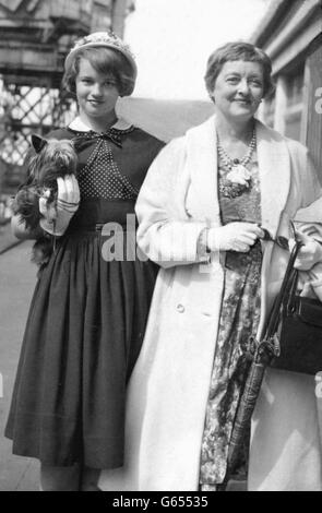 BETTE DAVIS WITH HER DAUGHTER BARBARA Stock Photo: 106105076 - Alamy