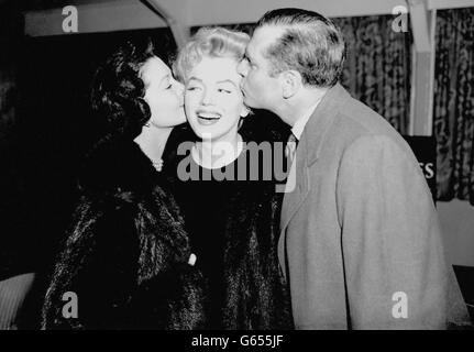 Entertainment - Sir Laurence Olivier, Vivien Leigh and Marilyn Monroe - London Airport Stock Photo