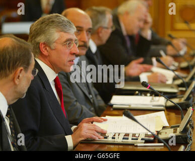 British foreign secretary Jack Straw (second left) opens a meeting on Palestinian reform at the British foreign ministry in London. Palestinian delegates invited to the meeting was prohibited to travel by the Israeli government and would attend by videolink. Stock Photo