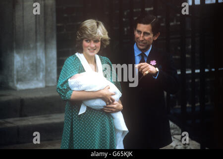 The Prince and Princess of Wales leaving the Lindo Wing, at St. Mary's Hospital after the birth of their baby son, Prince William. Stock Photo