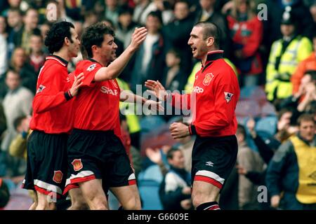 Manchester United's Eric Cantona celebrates with Keane and Giggs after scoring their 1st goal from a penalty Stock Photo