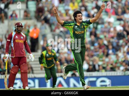 Pakistan's Mohammad Irfan (centre) celebrates taking the wicket of West Indies' Darren Bravo (not pictured) during the ICC Champions Trophy match at The Oval, London. Stock Photo