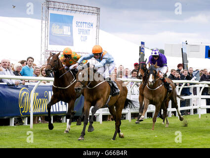 Clockmaker ridden by Tom Eaves (right) and Es Que Love ridden by Graham Lee (left) during the William Hill - New iPad Handicap Stock Photo