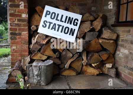 A sign outside a polling station being used in the EU referendum in a guest house annex in Dogmersfield, Hampshire. Stock Photo