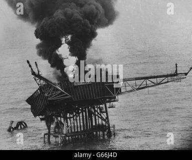 Smoke plumes from the Piper Alpha oil production platform in the North Sea. *Low res scan - hi res scan on request Stock Photo