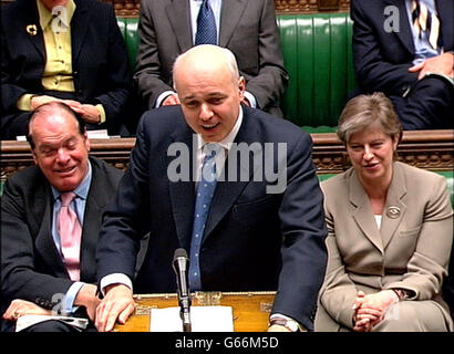 Leader of the Opposition Iain Duncan Smith, talking during Prime Minister's Questions at the House of Commons, London. Stock Photo