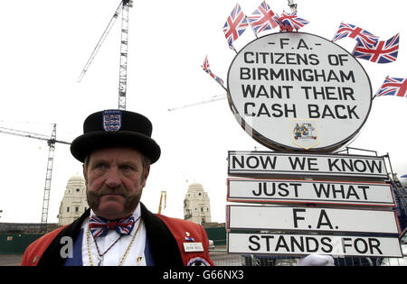 Wembley demolition John Bull. John Bull, aka Ray Egan from Birmingham, stages a protest at the demolition of the Twin Towers at Wembley Stadium. Stock Photo