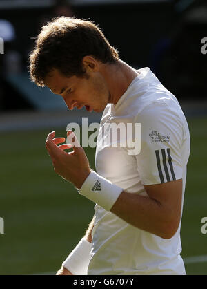 Tennis - 2013 Wimbledon Championships - Day Nine - The All England Lawn Tennis and Croquet Club. Great Britain's Andy Murray shows his frustration against Spain's Fernando Verdasco Stock Photo