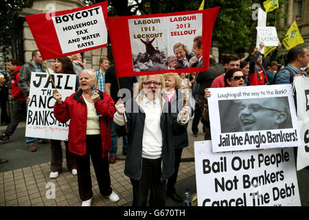 Protestors outside Leinster House, Dublin, show their anger at the government's handling of the financial crisis and the Anglo Irish Bank scandal. Stock Photo