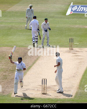 England batsman Ian Bell celebrates his 100 not out against Australia during day four of the First Investec Ashes Test match at Trent Bridge, Nottingham. Stock Photo