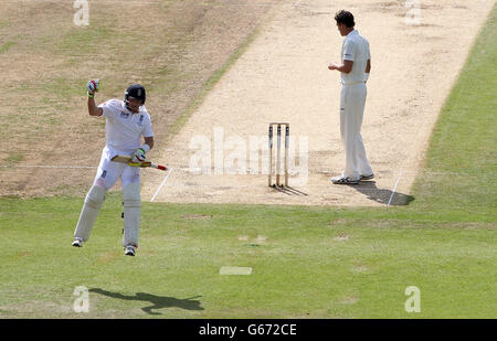 England batsman Ian Bell celebrates his 100 not out against Australia, during day four of the First Investec Ashes Test match at Trent Bridge, Nottingham. Stock Photo