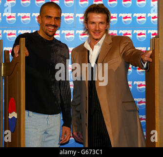 Manchester United's Juan Sebastian Veron (left) and David Beckham during the launch of the new Pepsi advert 'Ok Corral' at the Filmworks in Manchester. Stock Photo