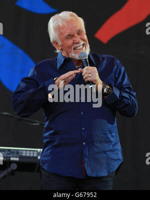 Kenny Rogers performing on the Pyramid Stage at the Glastonbury 2013 Festival of Contemporary Performing Arts at Worthy Farm, Somerset. Stock Photo