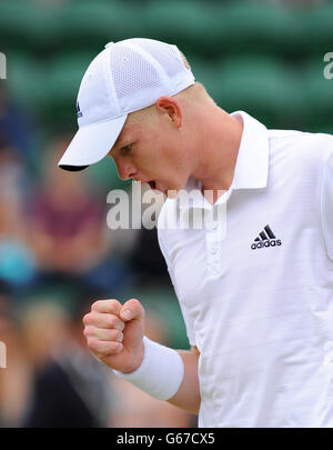 Great Britain's Kyle Edmund celebrates a point against USA's Stefan Kozlov in his Boys' Singles match during day ten of the Wimbledon Championships at The All England Lawn Tennis and Croquet Club, Wimbledon. PRESS ASSOCIATION Photo. Picture date: Thursday July 4, 2013. See PA story TENNIS Wimbledon. Photo credit should read: Dominic Lipinski/PA Wire. RESTRICTIONS: Editorial use only. No commercial use. No video emulation. No use with any unofficial third party logos. Stock Photo