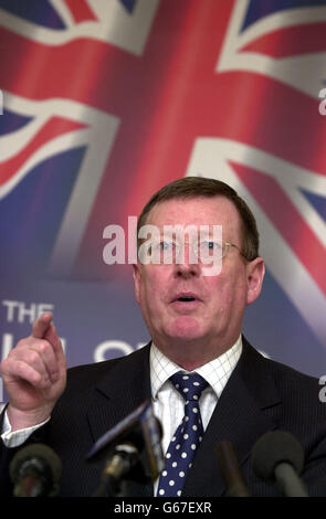 Ulster Unionist party leader David Trimble during the annual general meeting in Belfast, where he told his party that Republicans must act to restore confidence in the power-sharing executive at Stormont. *... Mr Trimble told about 860 party delegates that the people of Northern Ireland wanted stability and peace. Stock Photo