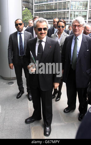 Saudi Prince Al-Waleed Bin Talal Bin Abdul-Aziz Al-Saud arrives at court where he is due to give evidence at a multimillion High Court fight over the sale of an airliner to former Libyan leader Colonel Muammar Gaddafi. Stock Photo