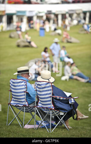 Equestrian - 2013 Barbury International Horse Trials - Day Three - Barbury Castle. People relax in the hot sunshine during day three of the Barbury International Horse Trials at Barbury Castle, Wiltshire. Stock Photo