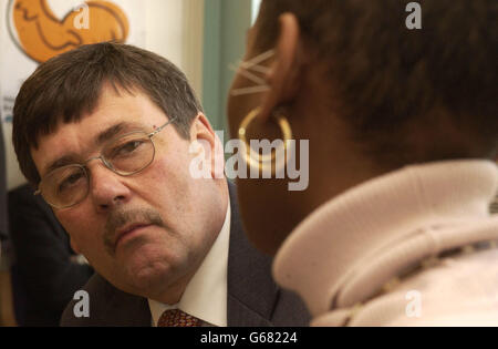 Home Office Minister Bob Ainsworth witnesses an acupuncture treatment at a drugs help centre in West London at a drugs help centre in Ladbroke Grove, west London, *..where he announced thirty seven communites will get funding for specially tailored services to help existing addicts and to prevent youngsters from taking the class A drug 'crack.' The target areas include London, Manchester and Bristol. Stock Photo