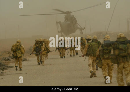 Members of 40 Commando, Royal Marines after taking the Alfaw Oil fields on the Alfaw Peninsula. Stock Photo