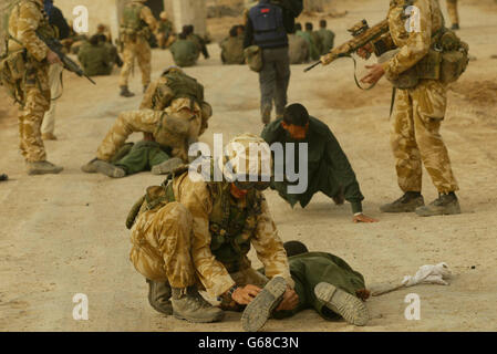 Members of 40 Commando, Royal Marines with Iraq prisoners, after taking the Alfaw Oil fields on the Alfaw Peninsula. Stock Photo