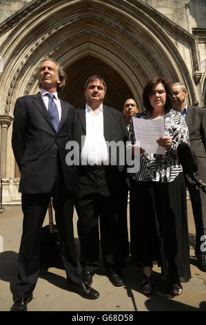 Michelle Diskin (2nd right) reads a statement on behalf of her brother Barry George (2nd left), who spent eight years in prison after being wrongly convicted of the murder of TV presenter Jill Dando, outside the Royal Courts of Justice, London, where he lost his legal battle for compensation as a victim of a ''miscarriage of justice' in the Court of Appeal. Stock Photo
