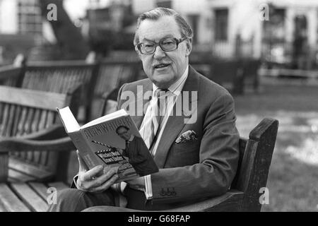 Alan Whicker opens a new chapter in the continuing story of Brits abroad. His new television series co-incides with Australia's Bicentennial year and charts the progress of ex-patriates Down Under. Stock Photo