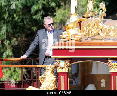 Queen rowed down Thames in Gloriana Stock Photo
