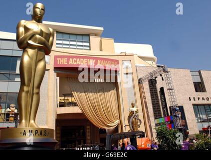 An Oscar statue outside the Kodak Theatre, Hollywood, Los Angeles, USA, where the 75th Academy awards are going to be held. Stock Photo