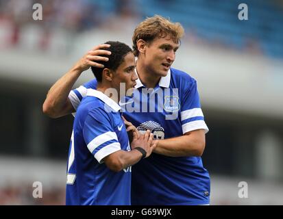 Everton's Nikica Jelavic (right) celebrates with his team-mate Steven Pienaar (left) after scoring his team's second goal Stock Photo