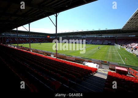 Soccer - Pre-Season Friendly - Blackpool v Newcastle United - Bloomfield Road Stock Photo