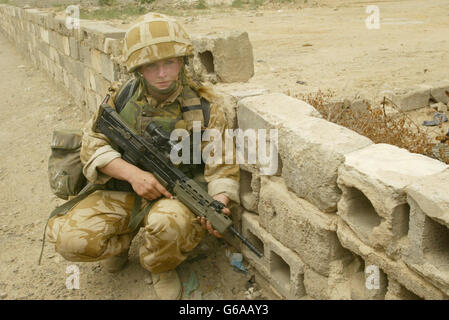 Sam Sheppard of the Desert Rats, during foot patrol in the centre of Basra heading in the direction of the Sheraton Hotel, trying to stop the looting in the area. Stock Photo